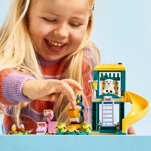 Kép 6/9 - LEGO® Bluey - Bluey és Kloé vidám kalandjai a játszótéren