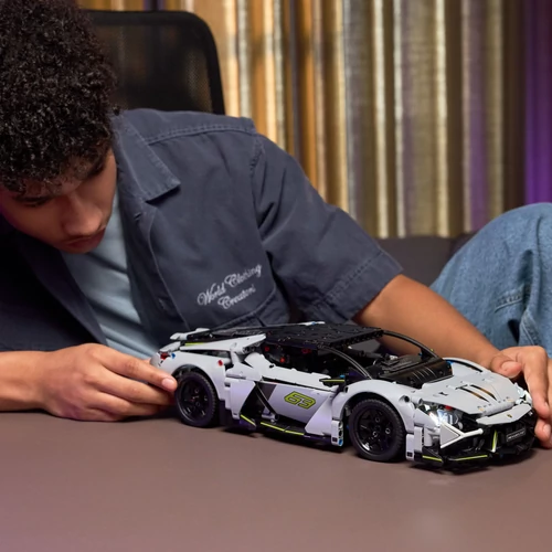 Kép 6/9 - LEGO® Technic - Lamborghini Revuelto szuper sportautó