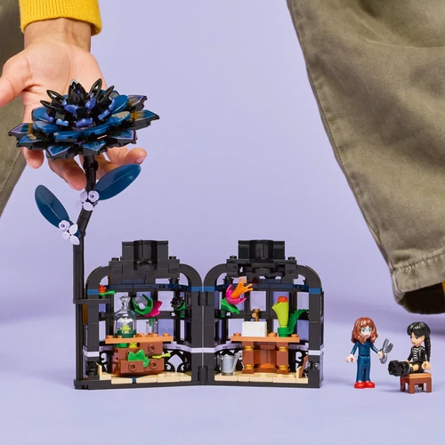 Kép 7/9 - LEGO® Wednesday - Fekete dália