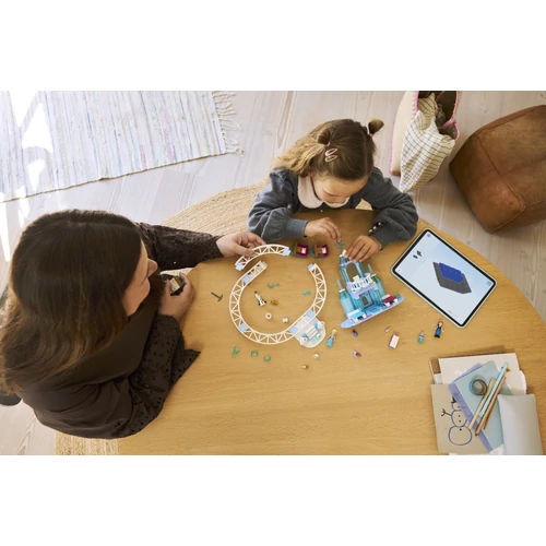 Kép 5/9 - LEGO®  Disney Princess - Elsa jégkastélya és szánkós kalandjai