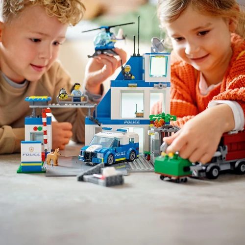 Kép 3/10 - LEGO® City - Rendőrkapitányság (60316)