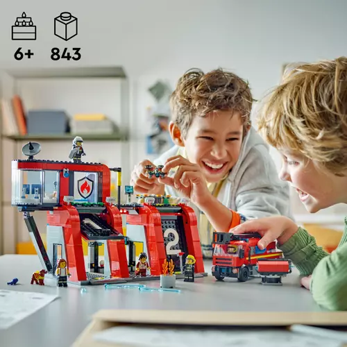 Kép 2/10 - LEGO® City -Tűzoltóállomás és tűzoltóautó