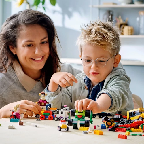 Kép 5/9 - LEGO® Classic - Kockák és járműve