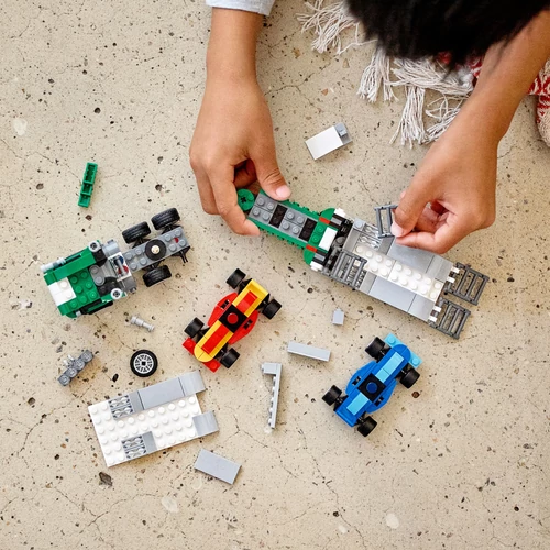 Kép 4/9 - LEGO® Creator - Versenyautó szállító