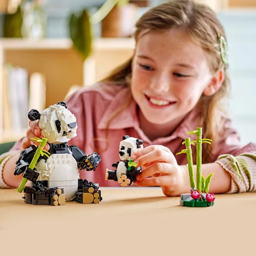 Kép 4/9 - LEGO® Creator - Vadállatok: Pandacsalád