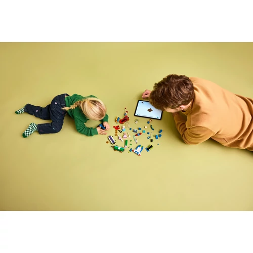 Kép 5/9 - LEGO®  Disney - Toy Story ünnepi vonat és RC versenyautó