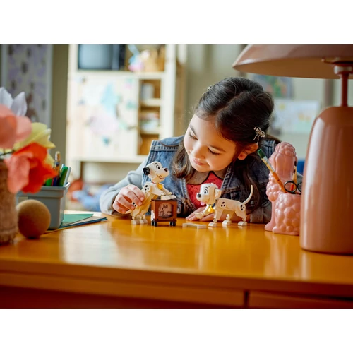 Kép 6/9 - LEGO®  Disney - 101 kiskutya: Kuksi és Pelyhes dalmatakölykök
