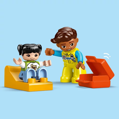 Kép 3/9 - LEGO® DUPLO Town - Mentőautó és mentősofőr