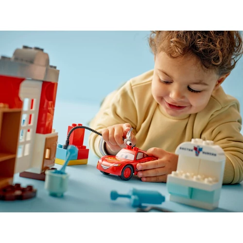 Kép 6/8 - LEGO® DUPLO®  Disney - McQueen látogatása Doki garázsában