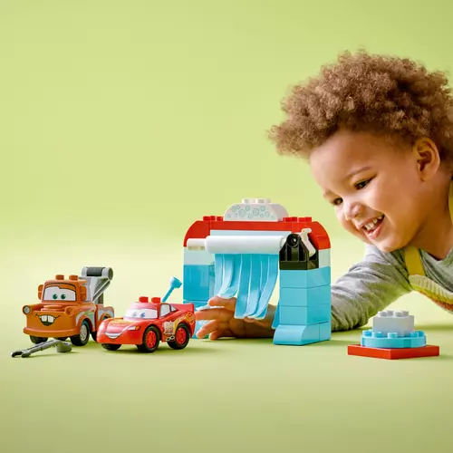 Kép 6/10 - LEGO® Disney™ - Villám McQueen és Matuka vidám autómosása