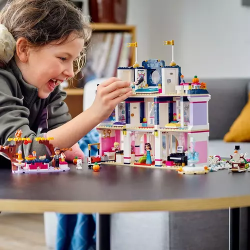 Kép 2/9 - LEGO® Friends - Heartlake City Grand Hotel