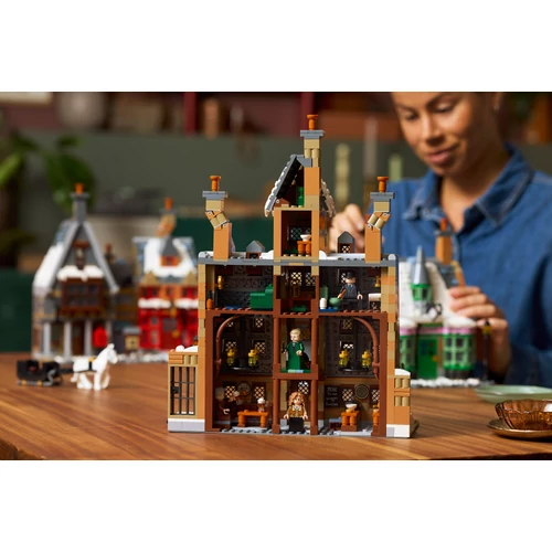 Kép 6/9 - LEGO® Harry Potter™ - Roxmorts™ falu – Gyűjtői kiadás