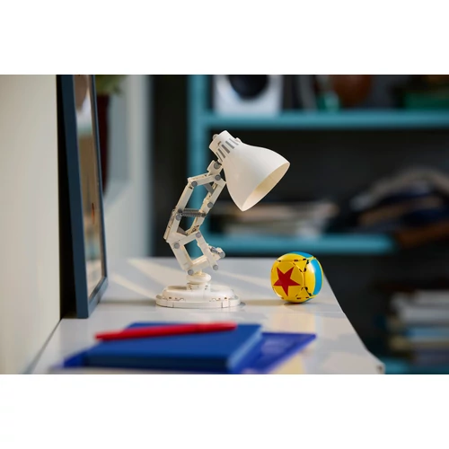Kép 7/9 - LEGO® Ideas - Disney Pixar Luxo Jr.