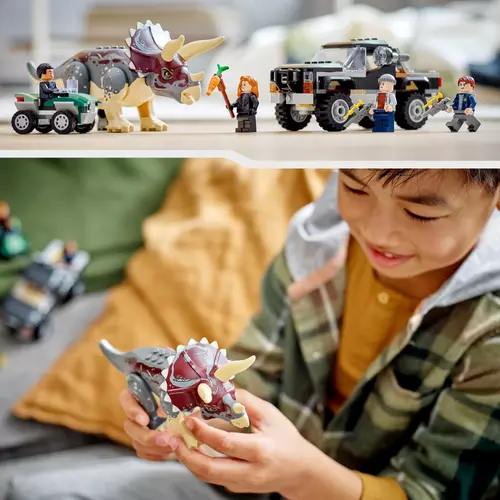 Kép 4/10 - LEGO® Jurassic World - Triceratops támadása a teherautó ellen