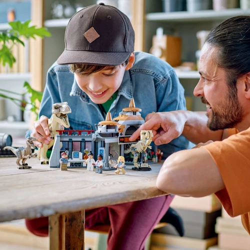 Kép 6/11 - LEGO® Jurassic World - Látogatóközpont: T Rex és raptortámadás