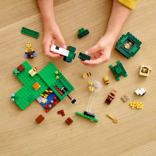 Kép 2/7 - LEGO® Minecraft® - A méhfarm