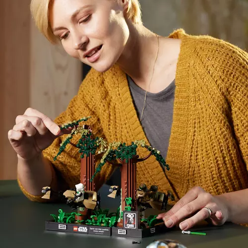 Kép 6/11 - LEGO® Star Wars™ - TM Endor sikló üldözés diorám