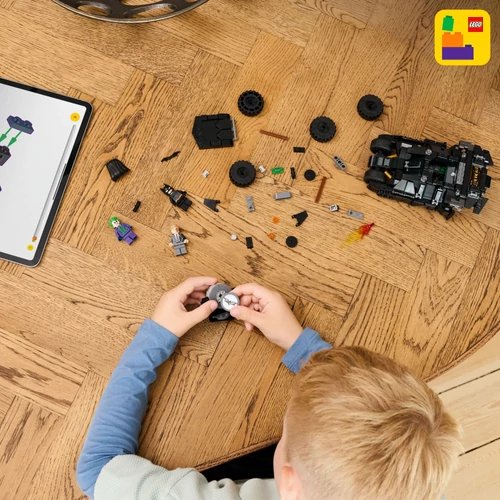 Kép 3/9 - LEGO® DC Batman™ - Batman™ Tumbler vs. Kétarc™ és Joker™
