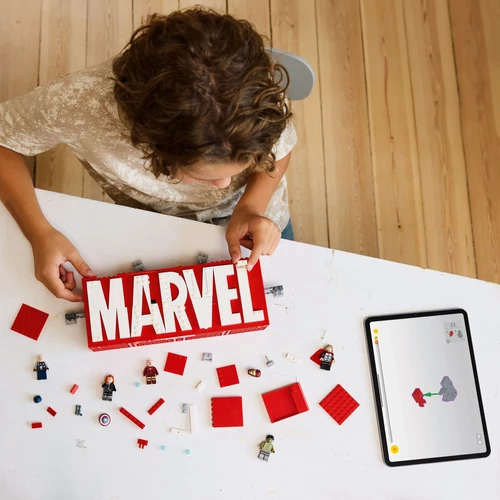 Kép 4/8 - LEGO® Marvel - MARVEL logó és minifigurák