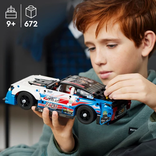 Kép 3/11 - LEGO® Technic - NASCAR® Next Gen Chevrolet Camaro ZL1