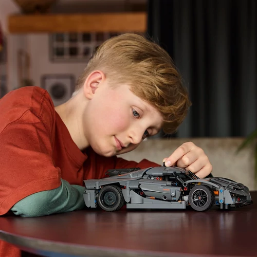 Kép 7/9 - LEGO® - Technic™ Koenigsegg Jesko Absolut szürke hiperautó