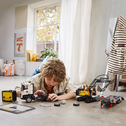 Kép 4/8 - LEGO® - Technic Volvo FMX teherautó és EC230 elektromos markoló