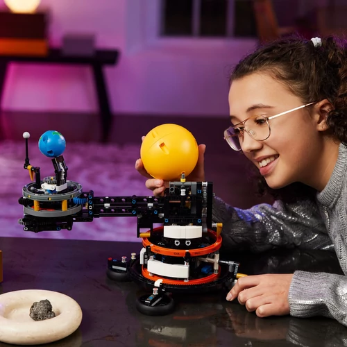 Kép 4/11 - LEGO® Technic - A Föld és a körülötte keringő Hold