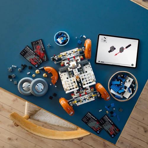 Kép 4/8 - LEGO® - Technic NASA Apollo holdjáró jármű