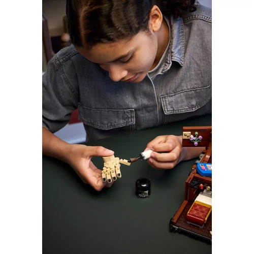 Kép 6/9 - LEGO® Wednesday - Izé lakhelye